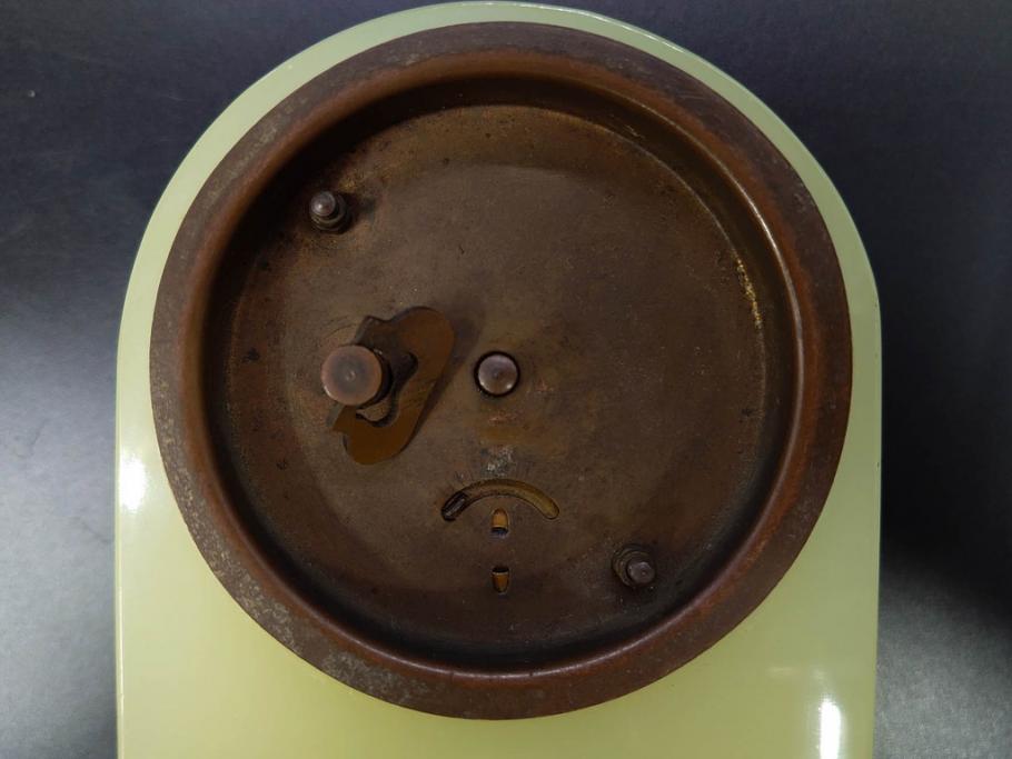 ジャンク品　戦前　当時物　ウランガラス　鶴巻時計店英工舎(EIKOSHA)　ゼンマイ式　空間に温かみをもたらす置時計(硝子、枕時計)(R-082858)