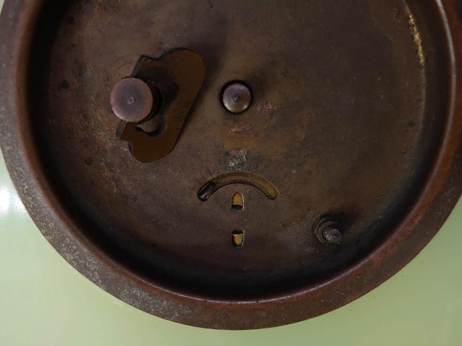 ジャンク品　戦前　当時物　ウランガラス　鶴巻時計店英工舎(EIKOSHA)　ゼンマイ式　空間に温かみをもたらす置時計(硝子、枕時計)(R-082858)
