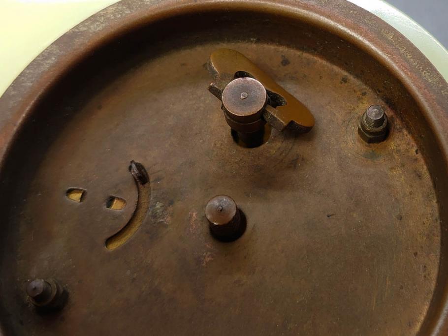 ジャンク品　戦前　当時物　ウランガラス　鶴巻時計店英工舎(EIKOSHA)　ゼンマイ式　空間に温かみをもたらす置時計(硝子、枕時計)(R-082858)