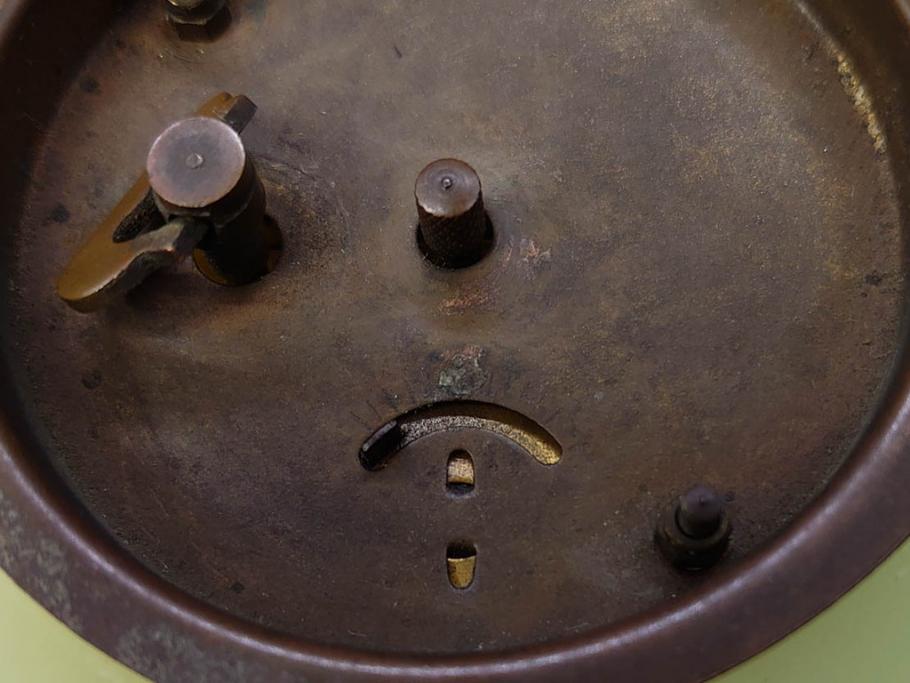 ジャンク品　戦前　当時物　ウランガラス　鶴巻時計店英工舎(EIKOSHA)　ゼンマイ式　空間に温かみをもたらす置時計(硝子、枕時計)(R-082858)