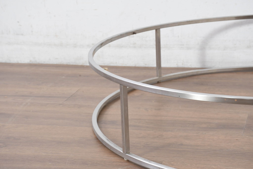 中古　Cassina ixc.(カッシーナ イクスシー)　ILE(イル)　閉塞感の無いスッキリとしたデザインのローテーブル(ガラステーブル、ガラス天板、ラウンドテーブル、丸テーブル、リビングテーブル、センターテーブル)(定価約27万円)(R-082439)