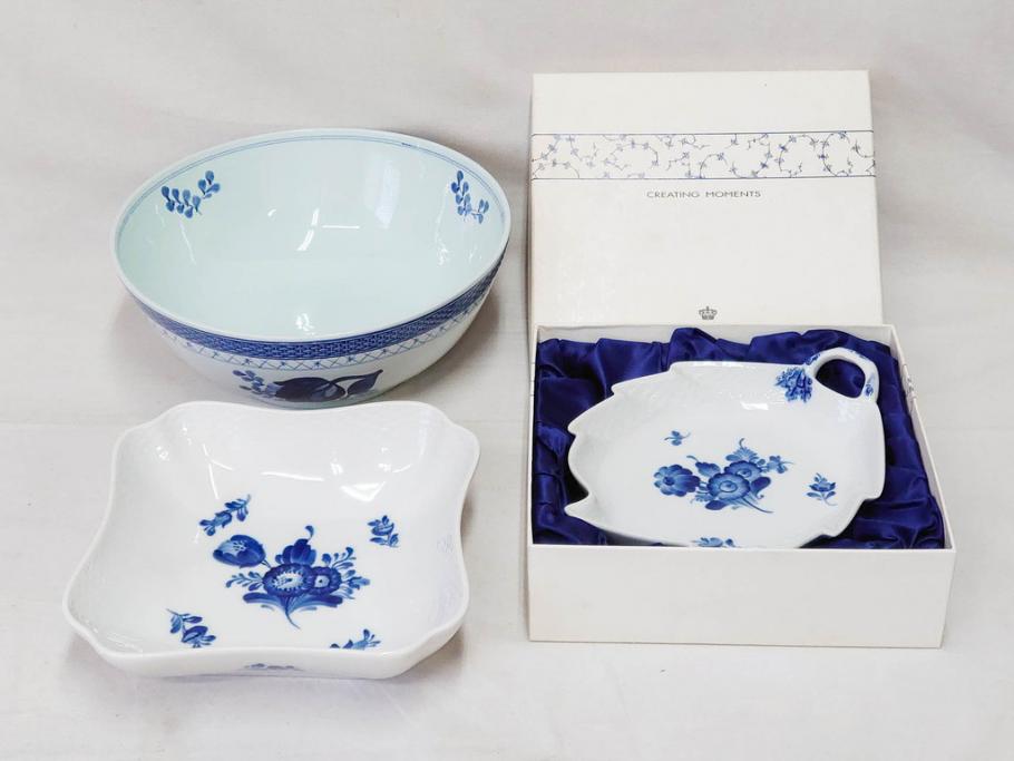 デンマーク　ROYAL COPENHAGEN(ロイヤルコペンハーゲン)　FAJANCE　トランクェーバー　ブルーフラワープレイン　リーフディッシュプレート　ボウル　丁寧に絵付けされた花たちが上品な雰囲気を醸し出す洋食器3点セット(スクエア型、サラダ、深皿、ファイアンス焼き)(R-076216)
