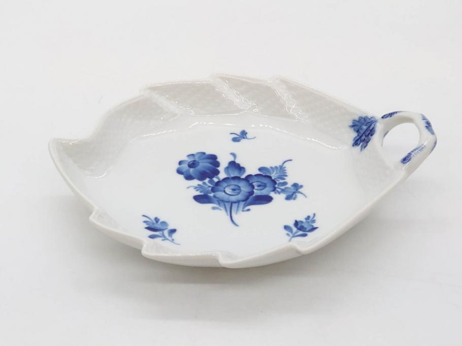 デンマーク　ROYAL COPENHAGEN(ロイヤルコペンハーゲン)　FAJANCE　トランクェーバー　ブルーフラワープレイン　リーフディッシュプレート　ボウル　丁寧に絵付けされた花たちが上品な雰囲気を醸し出す洋食器3点セット(スクエア型、サラダ、深皿、ファイアンス焼き)(R-076216)