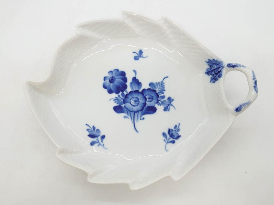 デンマーク　ROYAL COPENHAGEN(ロイヤルコペンハーゲン)　FAJANCE　トランクェーバー　ブルーフラワープレイン　リーフディッシュプレート　ボウル　丁寧に絵付けされた花たちが上品な雰囲気を醸し出す洋食器3点セット(スクエア型、サラダ、深皿、ファイアンス焼き)(R-076216)