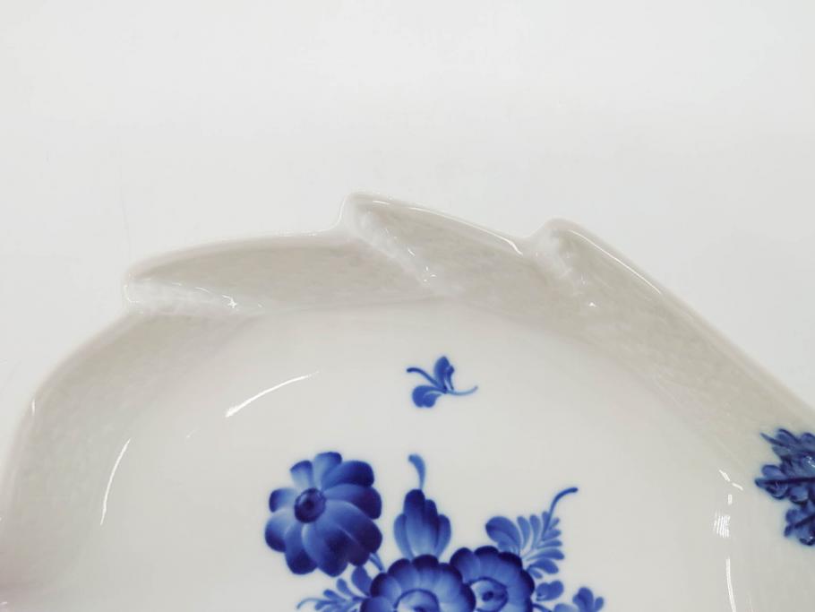 デンマーク　ROYAL COPENHAGEN(ロイヤルコペンハーゲン)　FAJANCE　トランクェーバー　ブルーフラワープレイン　リーフディッシュプレート　ボウル　丁寧に絵付けされた花たちが上品な雰囲気を醸し出す洋食器3点セット(スクエア型、サラダ、深皿、ファイアンス焼き)(R-076216)