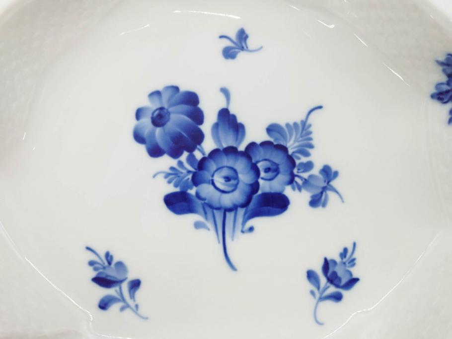 デンマーク　ROYAL COPENHAGEN(ロイヤルコペンハーゲン)　FAJANCE　トランクェーバー　ブルーフラワープレイン　リーフディッシュプレート　ボウル　丁寧に絵付けされた花たちが上品な雰囲気を醸し出す洋食器3点セット(スクエア型、サラダ、深皿、ファイアンス焼き)(R-076216)