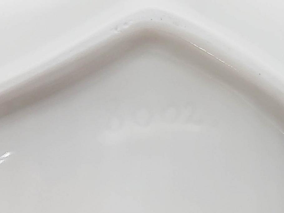 デンマーク　ROYAL COPENHAGEN(ロイヤルコペンハーゲン)　FAJANCE　トランクェーバー　ブルーフラワープレイン　リーフディッシュプレート　ボウル　丁寧に絵付けされた花たちが上品な雰囲気を醸し出す洋食器3点セット(スクエア型、サラダ、深皿、ファイアンス焼き)(R-076216)