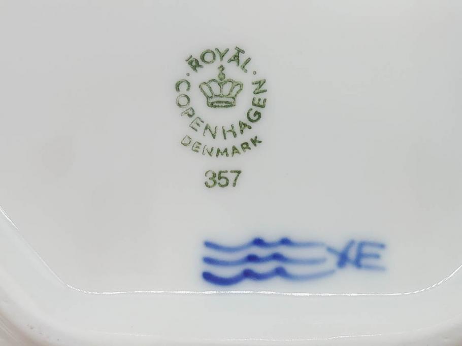 デンマーク　ROYAL COPENHAGEN(ロイヤルコペンハーゲン)　FAJANCE　トランクェーバー　ブルーフラワープレイン　リーフディッシュプレート　ボウル　丁寧に絵付けされた花たちが上品な雰囲気を醸し出す洋食器3点セット(スクエア型、サラダ、深皿、ファイアンス焼き)(R-076216)