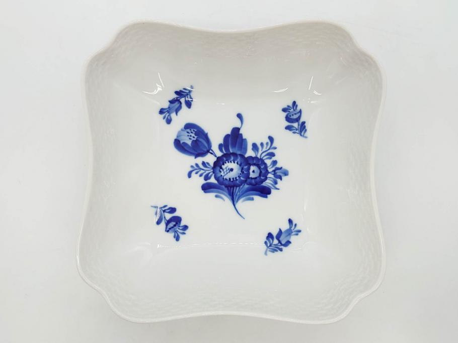 デンマーク　ROYAL COPENHAGEN(ロイヤルコペンハーゲン)　FAJANCE　トランクェーバー　ブルーフラワープレイン　リーフディッシュプレート　ボウル　丁寧に絵付けされた花たちが上品な雰囲気を醸し出す洋食器3点セット(スクエア型、サラダ、深皿、ファイアンス焼き)(R-076216)