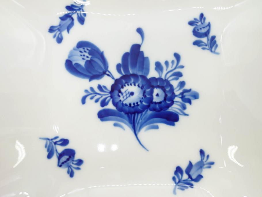デンマーク　ROYAL COPENHAGEN(ロイヤルコペンハーゲン)　FAJANCE　トランクェーバー　ブルーフラワープレイン　リーフディッシュプレート　ボウル　丁寧に絵付けされた花たちが上品な雰囲気を醸し出す洋食器3点セット(スクエア型、サラダ、深皿、ファイアンス焼き)(R-076216)