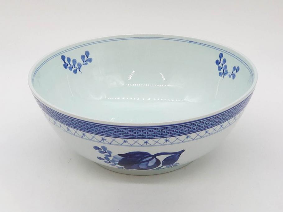デンマーク　ROYAL COPENHAGEN(ロイヤルコペンハーゲン)　FAJANCE　トランクェーバー　ブルーフラワープレイン　リーフディッシュプレート　ボウル　丁寧に絵付けされた花たちが上品な雰囲気を醸し出す洋食器3点セット(スクエア型、サラダ、深皿、ファイアンス焼き)(R-076216)