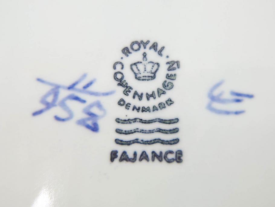 デンマーク　ROYAL COPENHAGEN(ロイヤルコペンハーゲン)　FAJANCE　トランクェーバー　ブルーフラワープレイン　リーフディッシュプレート　ボウル　丁寧に絵付けされた花たちが上品な雰囲気を醸し出す洋食器3点セット(スクエア型、サラダ、深皿、ファイアンス焼き)(R-076216)