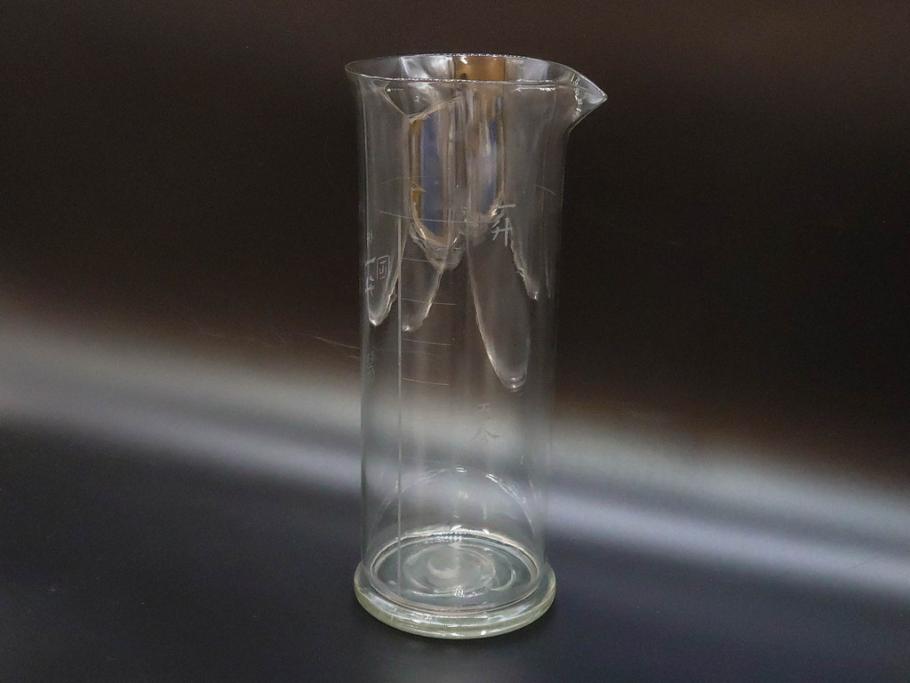 戦前　一升　ガラス　レトロな雰囲気が魅力のメスシリンダー(ビーカー、ガラスビン、硝子瓶、実験器具、枡、液量計)(R-076301)