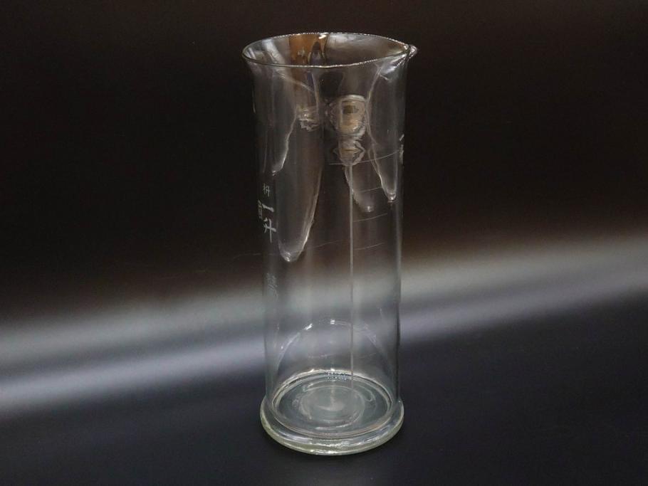 戦前　一升　ガラス　レトロな雰囲気が魅力のメスシリンダー(ビーカー、ガラスビン、硝子瓶、実験器具、枡、液量計)(R-076301)