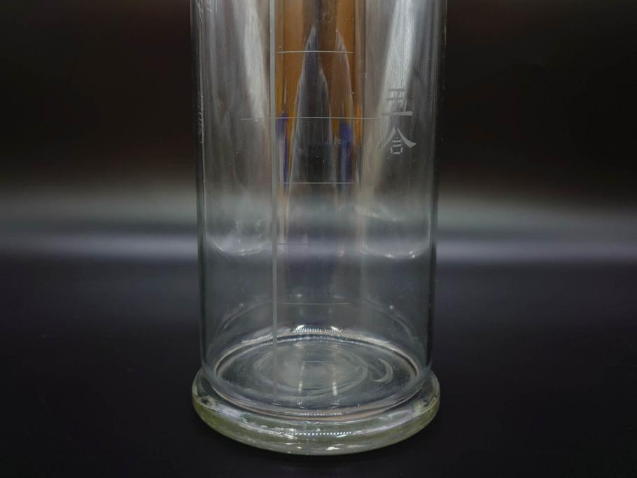 戦前　一升　ガラス　レトロな雰囲気が魅力のメスシリンダー(ビーカー、ガラスビン、硝子瓶、実験器具、枡、液量計)(R-076301)