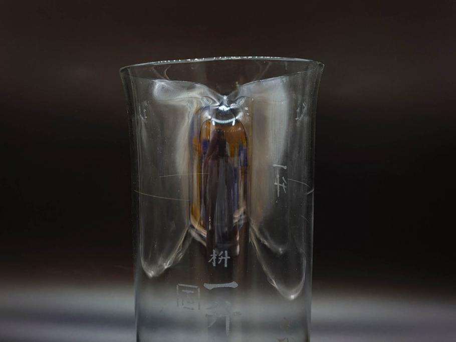 戦前　一升　ガラス　レトロな雰囲気が魅力のメスシリンダー(ビーカー、ガラスビン、硝子瓶、実験器具、枡、液量計)(R-076301)