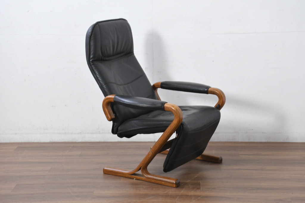 デンマークビンテージ　Nielaus Mobler(ニエラウスモブラー)　ap Dream seat(ドリームシート)　本革(レザー)　スタイリッシュなデザインのリクライニングイージーチェア(リクライニングチェア、アームチェア、1P、一人掛け、1人掛け、イス、椅子、北欧、ヴィンテージ、ニーラウス、ニールス)(R-082445)