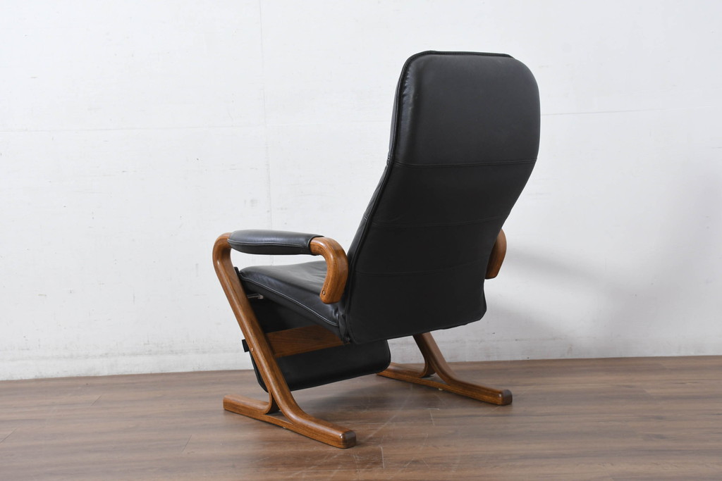 デンマークビンテージ　Nielaus Mobler(ニエラウスモブラー)　ap Dream seat(ドリームシート)　本革(レザー)　スタイリッシュなデザインのリクライニングイージーチェア(リクライニングチェア、アームチェア、1P、一人掛け、1人掛け、イス、椅子、北欧、ヴィンテージ、ニーラウス、ニールス)(R-082445)