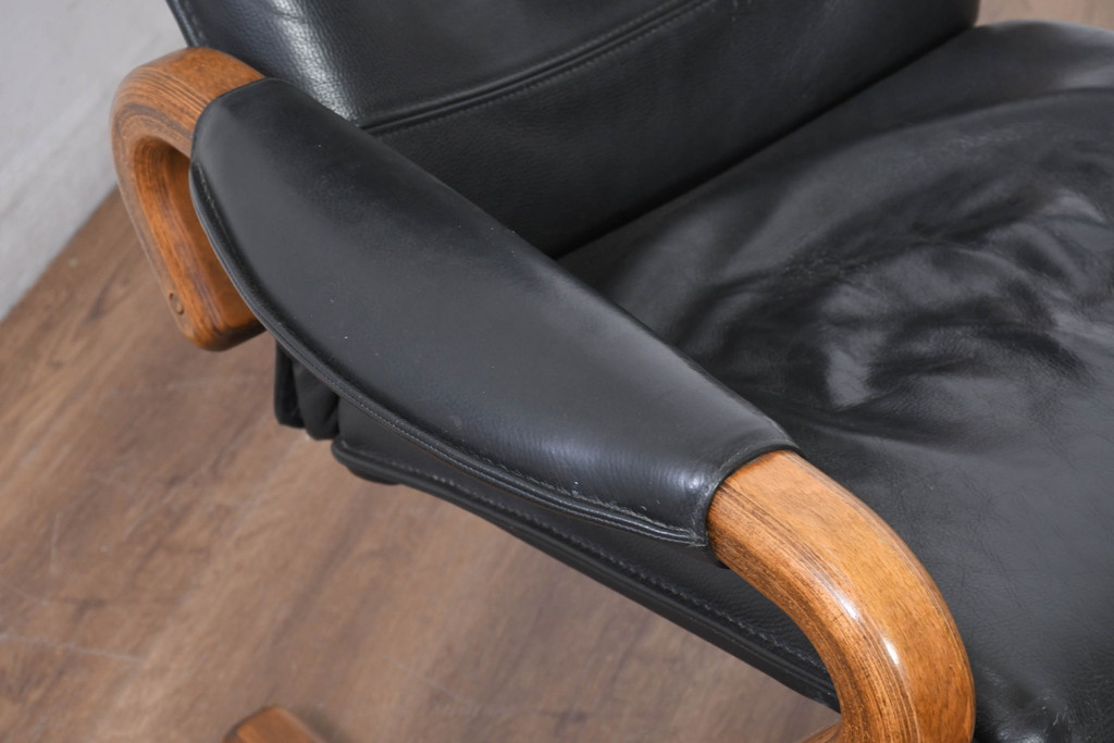 デンマークビンテージ　Nielaus Mobler(ニエラウスモブラー)　ap Dream seat(ドリームシート)　本革(レザー)　スタイリッシュなデザインのリクライニングイージーチェア(リクライニングチェア、アームチェア、1P、一人掛け、1人掛け、イス、椅子、北欧、ヴィンテージ、ニーラウス、ニールス)(R-082445)