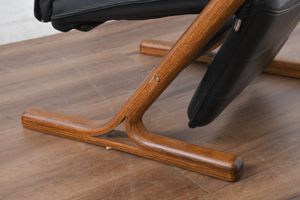 デンマークビンテージ　Nielaus Mobler(ニエラウスモブラー)　ap Dream seat(ドリームシート)　本革(レザー)　スタイリッシュなデザインのリクライニングイージーチェア(リクライニングチェア、アームチェア、1P、一人掛け、1人掛け、イス、椅子、北欧、ヴィンテージ、ニーラウス、ニールス)(R-082445)