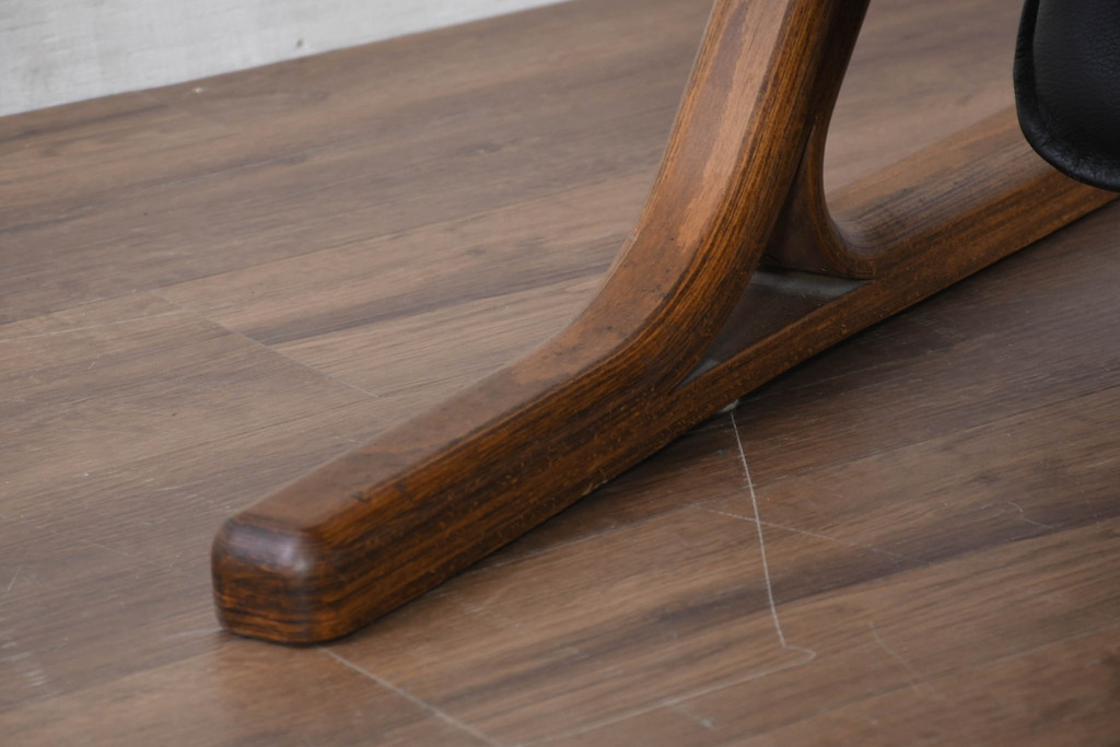 デンマークビンテージ　Nielaus Mobler(ニエラウスモブラー)　ap Dream seat(ドリームシート)　本革(レザー)　スタイリッシュなデザインのリクライニングイージーチェア(リクライニングチェア、アームチェア、1P、一人掛け、1人掛け、イス、椅子、北欧、ヴィンテージ、ニーラウス、ニールス)(R-082445)