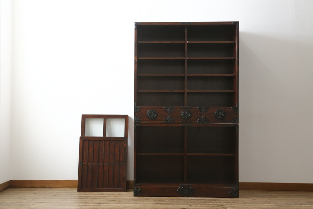 中古　美品!!　岩谷堂箪笥　漆塗り　和の情緒を感じる佇まいが魅力的な収納力抜群の水屋箪笥(食器棚、カップボード、戸棚、収納棚、キャビネット、上下バラ売り可能)(R-080417)