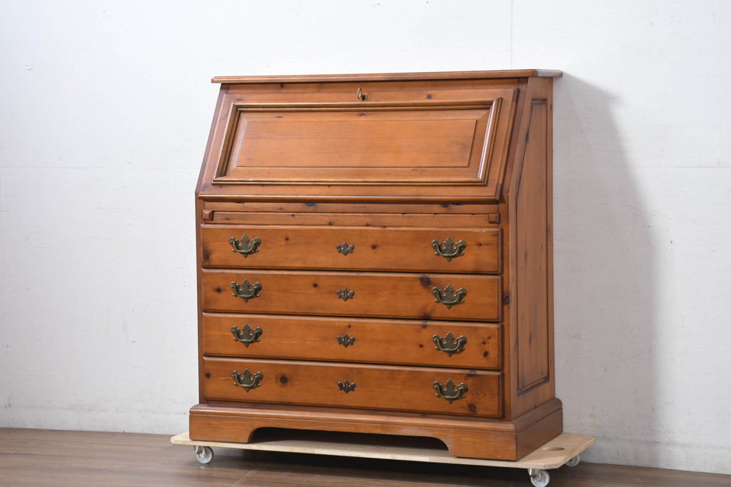 中古　美品　パイン材　カントリーデザイン　気品漂うライティングビューロー(簿記机、ワークデスク、在宅用、在宅ワーク用、サイドチェスト、引き出し)(R-082447)