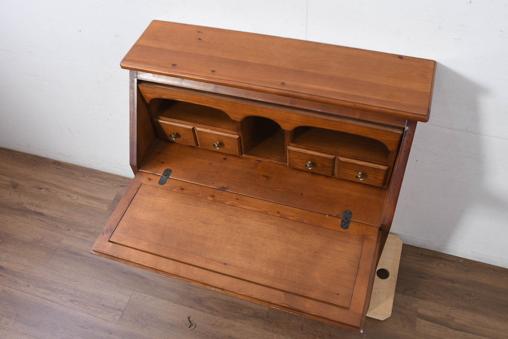 中古　美品　パイン材　カントリーデザイン　気品漂うライティングビューロー(簿記机、ワークデスク、在宅用、在宅ワーク用、サイドチェスト、引き出し)(R-082447)