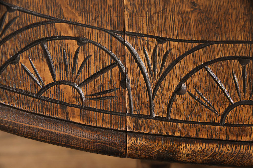 イギリスアンティーク　オーク材　天板彫刻入りのお洒落なバタフライテーブル(ゲートレッグテーブル、ダイニングテーブル)(R-050240)