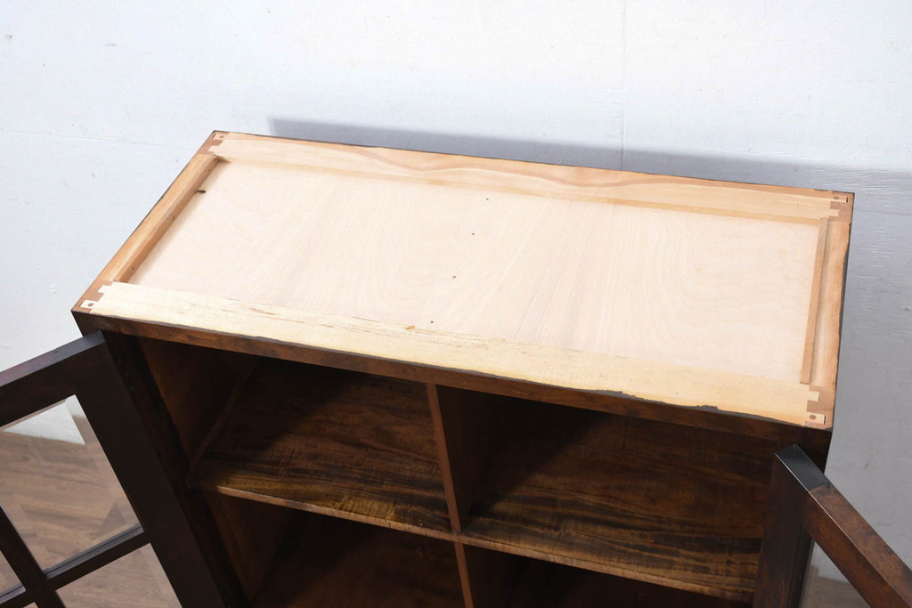中古　美品　特注品　松本民芸家具　深みのある木の色味が素敵な書棚・下段(本棚、ブックシェルフ、本箱、ブックケース、キャビネット、食器棚、カップボード、飾り棚、戸棚、収納棚)(R-082358)