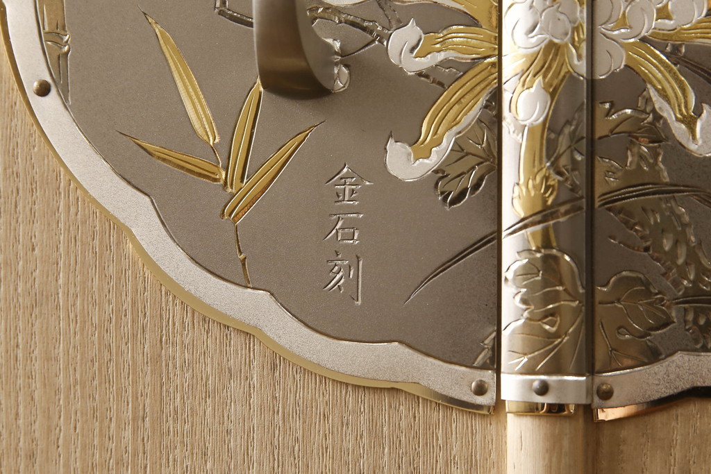 中古　上手物　伝統工芸士　皆川繁久作　シックな色合いの金具が落ち着きある雰囲気を醸し出す加茂総桐箪笥(胴厚、四方丸、総桐たんす、引き出し、着物箪笥、和タンス、衣装箪笥)(定価約180万円)(R-070151)