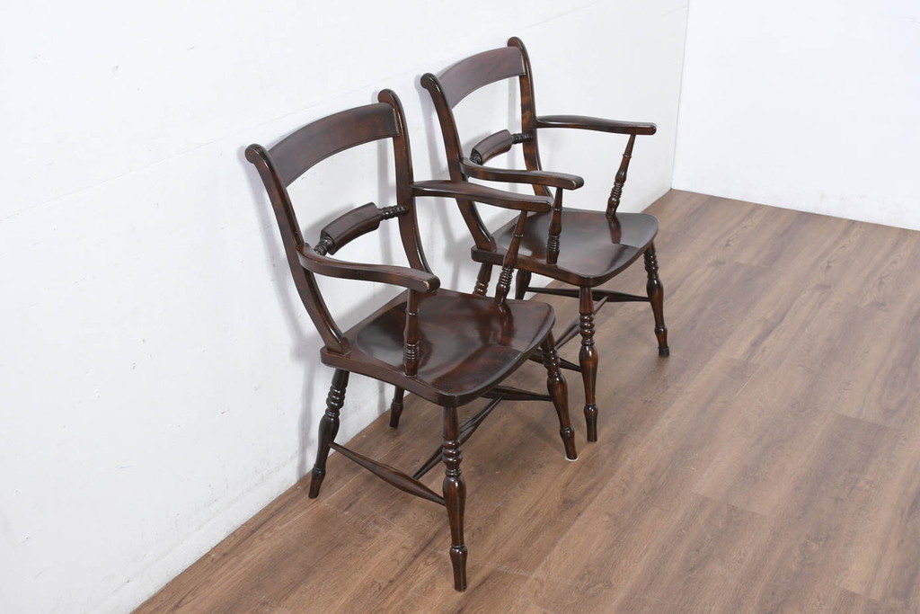 中古　松本民芸家具　B型ワイコムチェア　落ち着いた色味と滑らかな質感が美しいアームチェア2脚セット(板座チェア、ダイニングチェア、椅子、イス、バラ売り可能)(定価2脚で約35万円)(R-082362)
