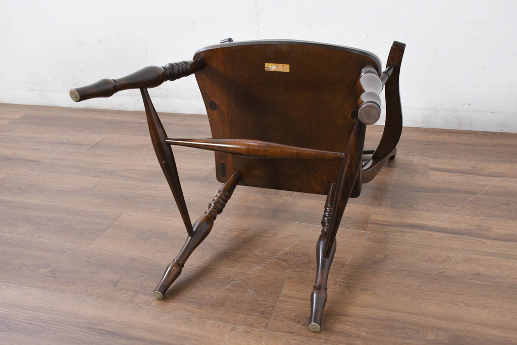 中古　松本民芸家具　B型ワイコムチェア　落ち着いた色味と滑らかな質感が美しいアームチェア2脚セット(板座チェア、ダイニングチェア、椅子、イス、バラ売り可能)(定価2脚で約35万円)(R-082362)