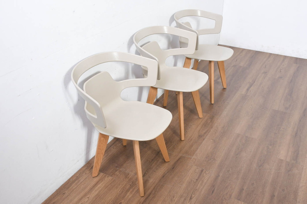 中古　Cassina(カッシーナ)　Alias(アリアス)　曲線フォルムと木脚がおしゃれなSegesta Wood(セジェスタウッド)　558　アームチェア3脚セット(ダイニングチェア、椅子、イス、バラ売り可能)(定価3脚で約46万円)(R-082346)