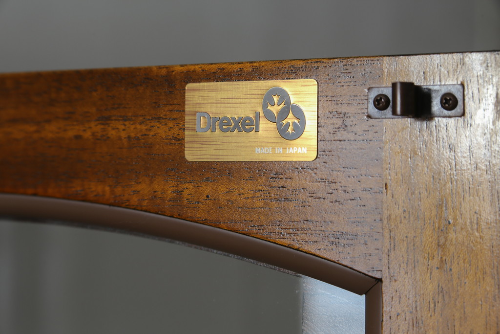 中古　美品　DREXEL HERITAGE(ドレクセルヘリテイジ)　FRANCESCA(フランチェスカ)シリーズ　気品溢れる佇まいが魅力のガラスキャビネット(飾り棚、キュリオケース、ショーケース、ガラスケース、Gケース、コレクションケース、店舗什器)(定価約74万円)(R-077451)