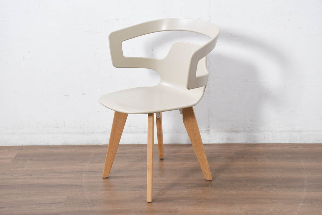 中古　Cassina(カッシーナ)　Alias(アリアス)　曲線フォルムと木脚がおしゃれなSegesta Wood(セジェスタウッド)　558　アームチェア3脚セット(ダイニングチェア、椅子、イス、バラ売り可能)(定価3脚で約46万円)(R-082346)
