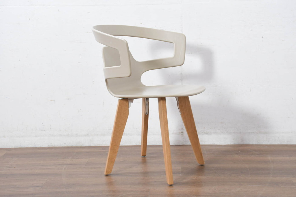 中古　Cassina(カッシーナ)　Alias(アリアス)　曲線フォルムと木脚がおしゃれなSegesta Wood(セジェスタウッド)　558　アームチェア3脚セット(ダイニングチェア、椅子、イス、バラ売り可能)(定価3脚で約46万円)(R-082346)