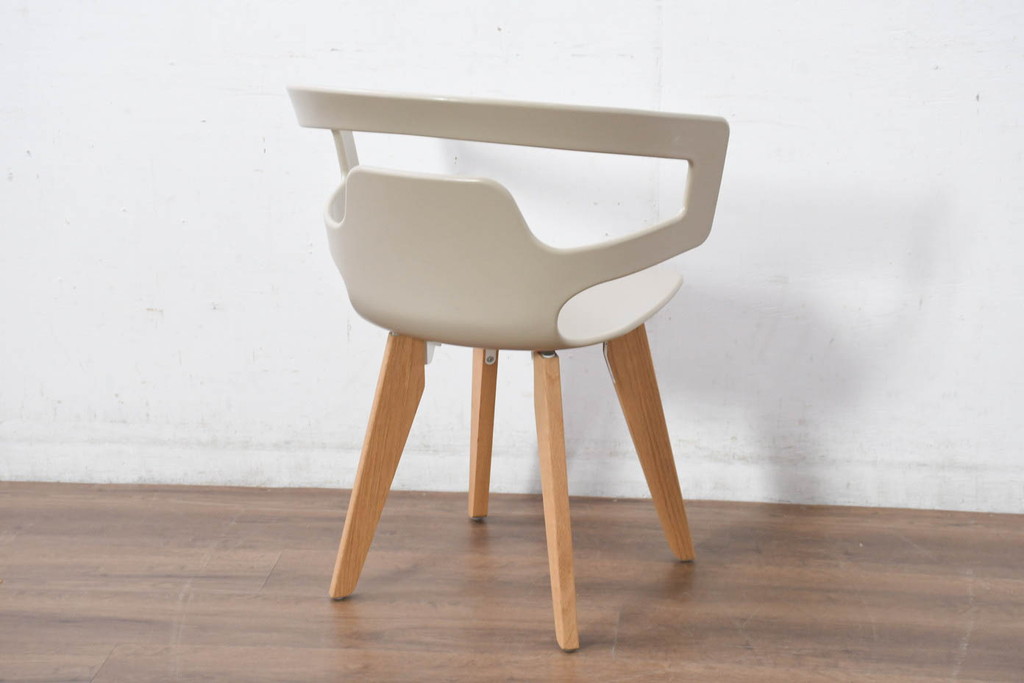 中古　Cassina(カッシーナ)　Alias(アリアス)　曲線フォルムと木脚がおしゃれなSegesta Wood(セジェスタウッド)　558　アームチェア3脚セット(ダイニングチェア、椅子、イス、バラ売り可能)(定価3脚で約46万円)(R-082346)