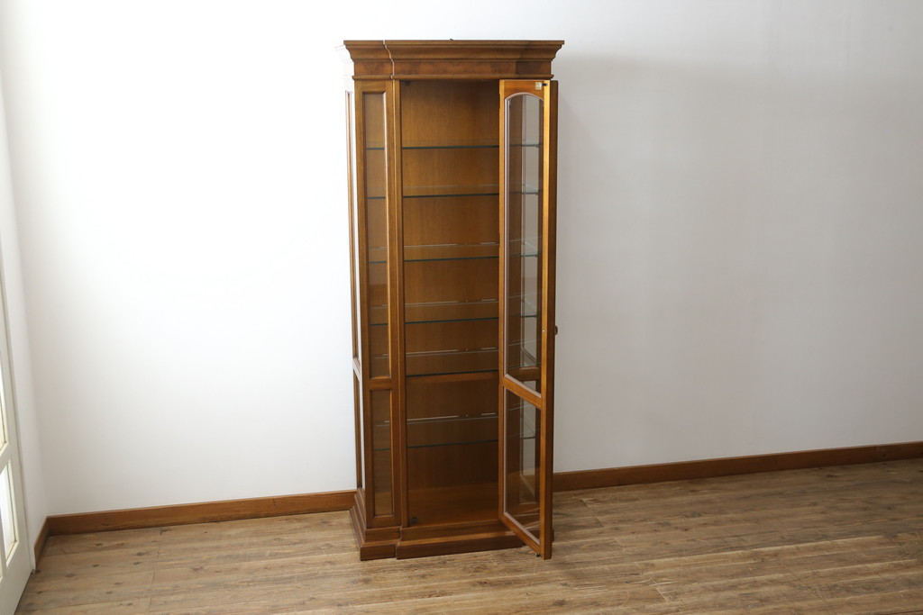 中古　美品　DREXEL HERITAGE(ドレクセルヘリテイジ)　FRANCESCA(フランチェスカ)シリーズ　気品溢れる佇まいが魅力のガラスキャビネット(飾り棚、キュリオケース、ショーケース、ガラスケース、Gケース、コレクションケース、店舗什器)(定価約74万円)(R-077451)