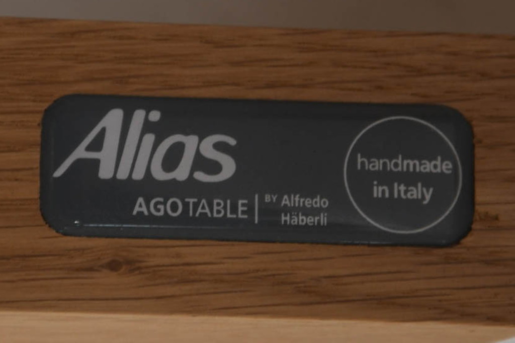 中古　特注モデル　Cassina(カッシーナ)　Alias(アリアス)　曲線フォルムと木脚がおしゃれなAgo(アゴ)　ラウンドダイニングテーブル(2人掛け、3人掛けダイニングテーブル、丸テーブル、ミーティングテーブル、打ち合わせテーブル、会議テーブル)(定価約52万円)(R-082348)