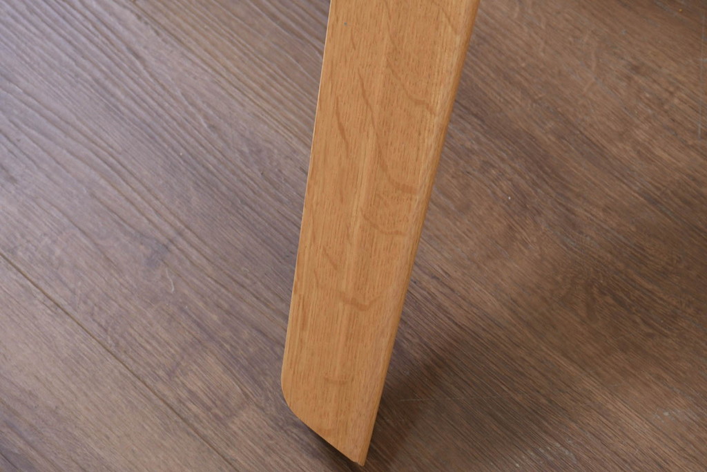 中古　特注モデル　Cassina(カッシーナ)　Alias(アリアス)　曲線フォルムと木脚がおしゃれなAgo(アゴ)　ラウンドダイニングテーブル(2人掛け、3人掛けダイニングテーブル、丸テーブル、ミーティングテーブル、打ち合わせテーブル、会議テーブル)(定価約52万円)(R-082348)
