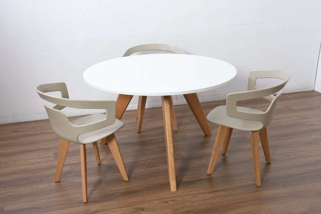 中古　特注モデル　Cassina(カッシーナ)　Alias(アリアス)　曲線フォルムと木脚がおしゃれなAgo(アゴ)　ラウンドダイニングテーブル(2人掛け、3人掛けダイニングテーブル、丸テーブル、ミーティングテーブル、打ち合わせテーブル、会議テーブル)(定価約52万円)(R-082348)