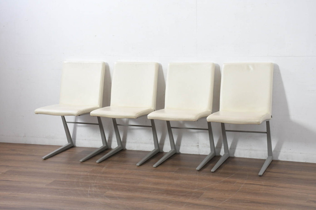 中古　Boconcept(ボーコンセプト)　Mariposa Deluxe(マリポサ デラックス)　スタイリッシュなソリ脚デザインが目を引く本革(レザー)ダイニングチェア4脚セット(アームレスチェア、椅子、イス、バラ売り可能)(定価4脚で約34万円)(R-082347)
