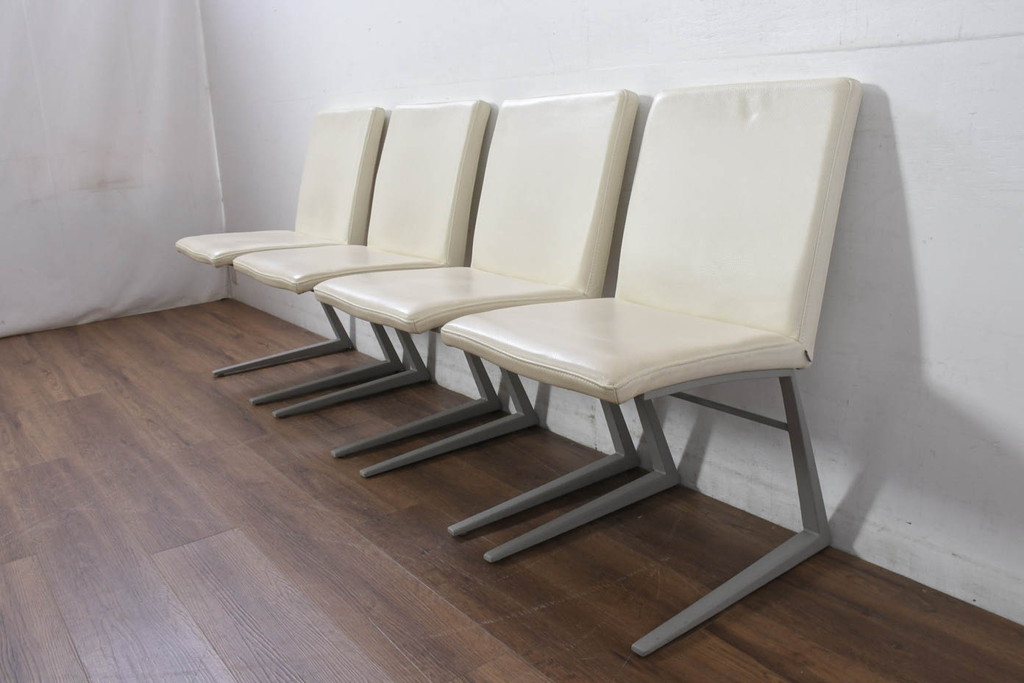 中古　Boconcept(ボーコンセプト)　Mariposa Deluxe(マリポサ デラックス)　スタイリッシュなソリ脚デザインが目を引く本革(レザー)ダイニングチェア4脚セット(アームレスチェア、椅子、イス、バラ売り可能)(定価4脚で約34万円)(R-082347)