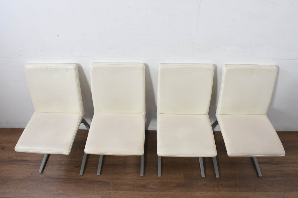 中古　Boconcept(ボーコンセプト)　Mariposa Deluxe(マリポサ デラックス)　スタイリッシュなソリ脚デザインが目を引く本革(レザー)ダイニングチェア4脚セット(アームレスチェア、椅子、イス、バラ売り可能)(定価4脚で約34万円)(R-082347)