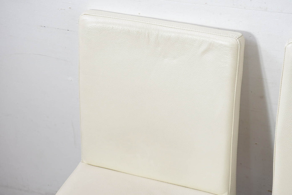 中古　Boconcept(ボーコンセプト)　Mariposa Deluxe(マリポサ デラックス)　スタイリッシュなソリ脚デザインが目を引く本革(レザー)ダイニングチェア4脚セット(アームレスチェア、椅子、イス、バラ売り可能)(定価4脚で約34万円)(R-082347)