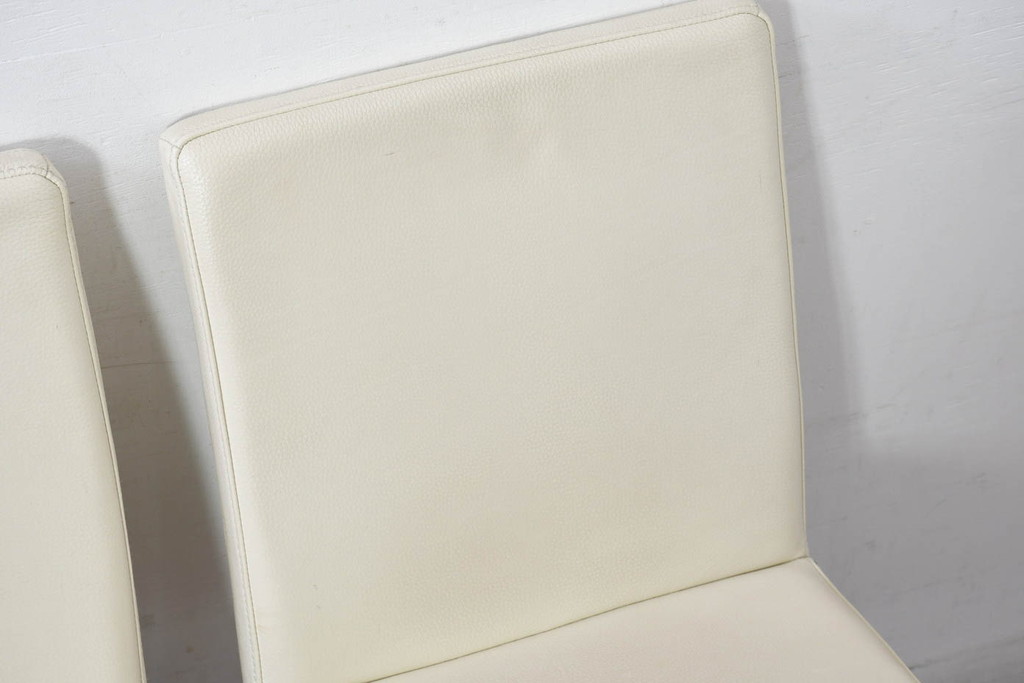 中古　Boconcept(ボーコンセプト)　Mariposa Deluxe(マリポサ デラックス)　スタイリッシュなソリ脚デザインが目を引く本革(レザー)ダイニングチェア4脚セット(アームレスチェア、椅子、イス、バラ売り可能)(定価4脚で約34万円)(R-082347)
