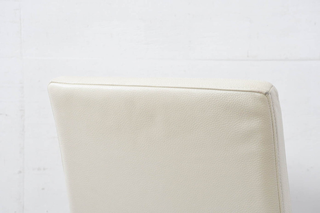 中古　Boconcept(ボーコンセプト)　Mariposa Deluxe(マリポサ デラックス)　スタイリッシュなソリ脚デザインが目を引く本革(レザー)ダイニングチェア4脚セット(アームレスチェア、椅子、イス、バラ売り可能)(定価4脚で約34万円)(R-082347)
