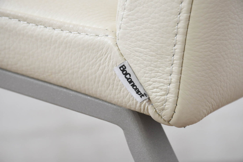 中古　Boconcept(ボーコンセプト)　Mariposa Deluxe(マリポサ デラックス)　スタイリッシュなソリ脚デザインが目を引く本革(レザー)ダイニングチェア4脚セット(アームレスチェア、椅子、イス、バラ売り可能)(定価4脚で約34万円)(R-082347)