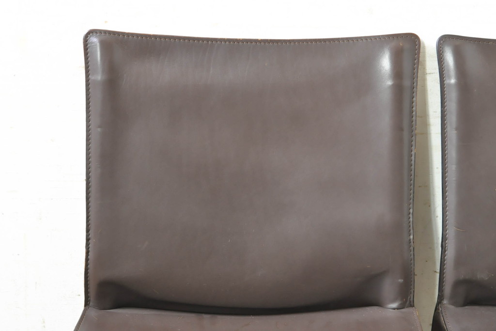 中古　Cassina(カッシーナ)　412　CAB(キャブ)　MARIO BELLINI(マリオベリーニ)　シンプルモダンな空間づくりに活躍するアームレスチェア2脚セット(ダイニングチェア、椅子、イス)(定価2脚で約52万8千円)(R-073997)